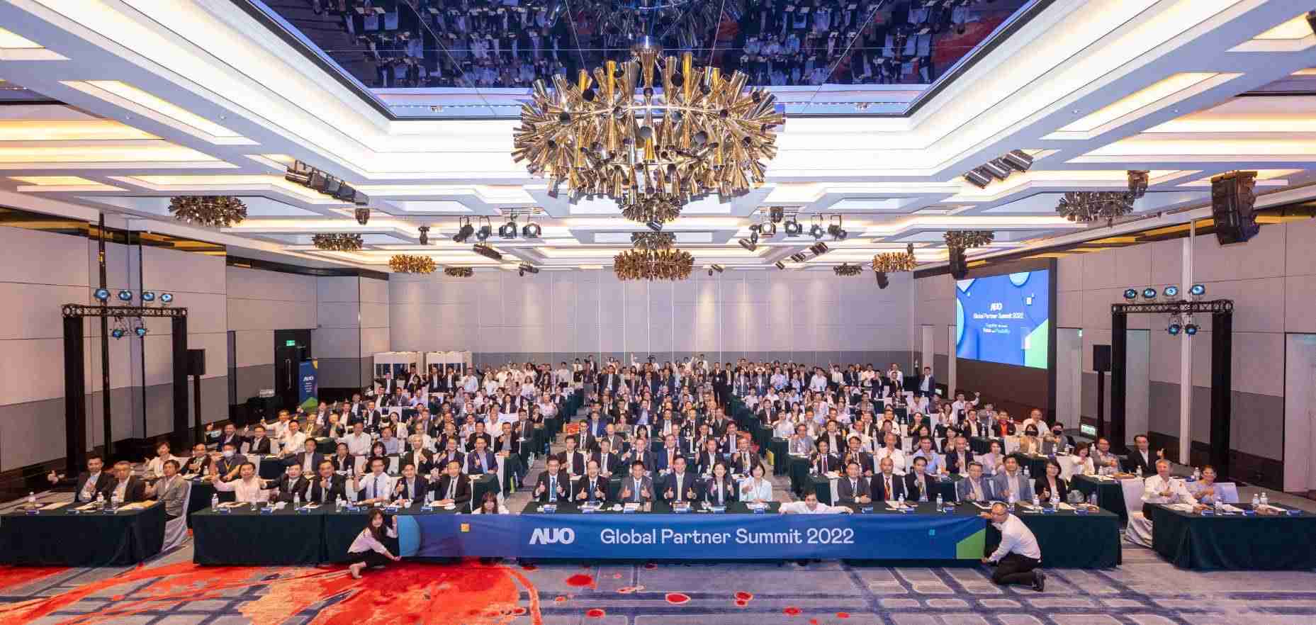 友達推動「安心、、、創新、、、、用心、、、、同心、、、、盡心」五星職旅，，為菲籍員工打造全方位照護，，，，首度贏得「人權實踐與發展領袖獎」殊榮