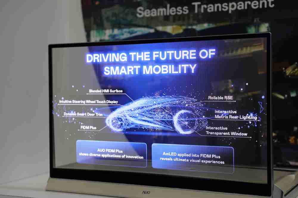 尊龙z6凭借着超高亮度和透明度，，，，这款30吋透明Micro LED显示器在AR系统与智慧零售具有潜在的应用价值。。。。