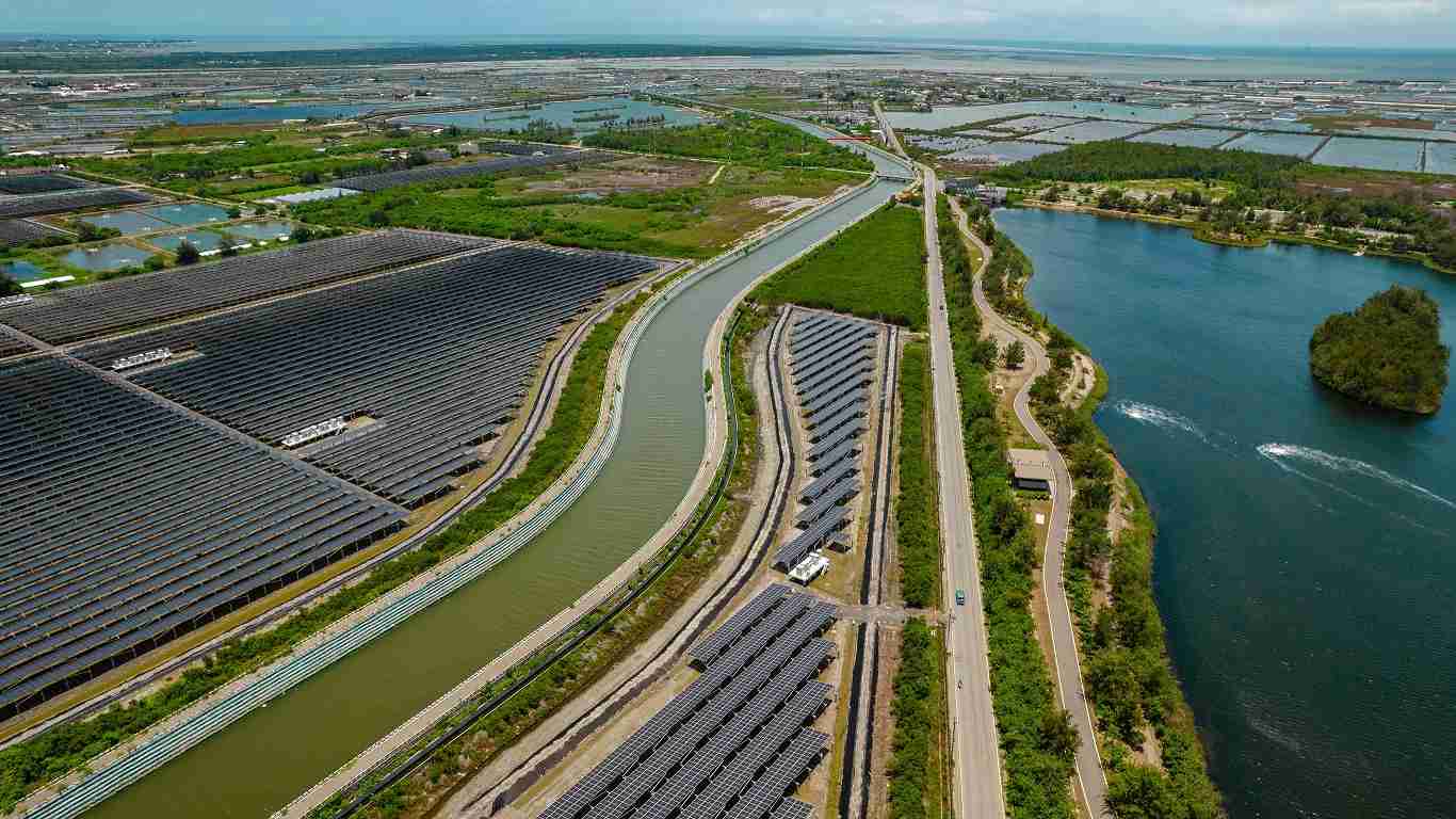 尊龙z6能源事业提供智慧能源管理、、、、太阳能监控管理、、、全方位电厂建置及运维解决方案，，并拥有管理超过6000案场的经验