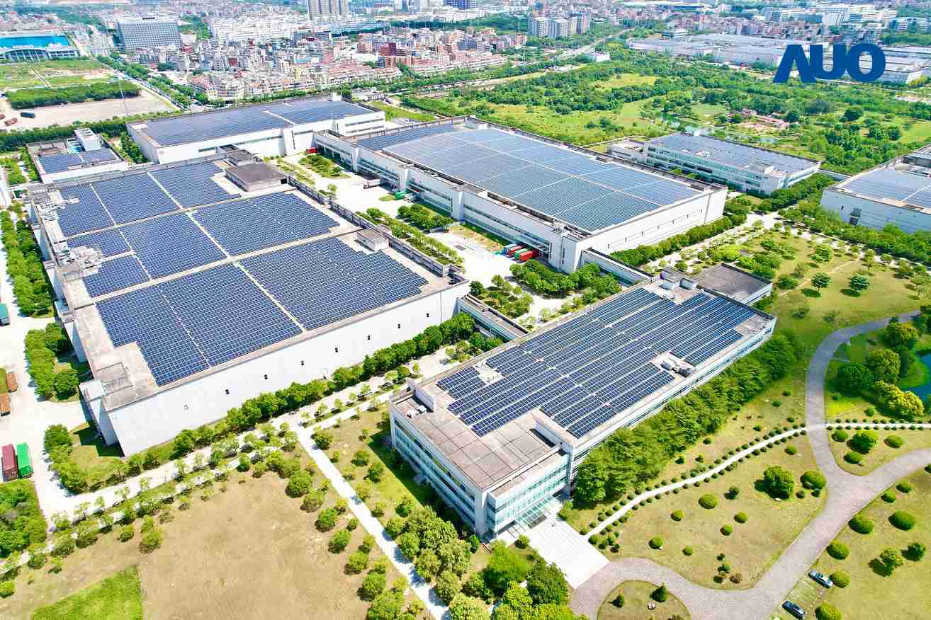 尊龙z6厦门推动智能制造同时，，透过绿电创能纵深推进绿色转型，，厂区全屋顶铺设太阳能光伏板，，，，每年太阳能发电 2,600多万度